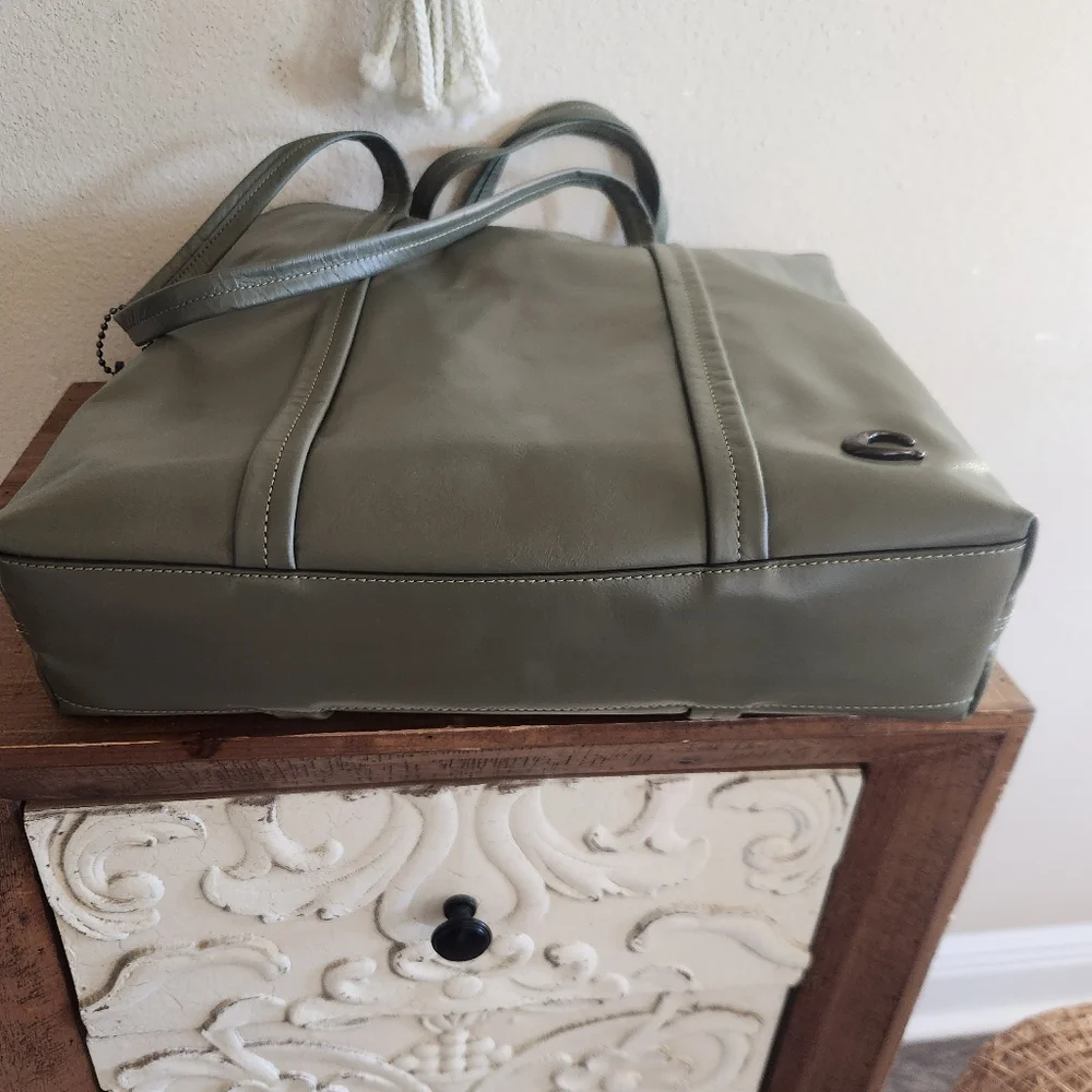 Coach Leather Green Hall Tote Bag 33  NWT $450